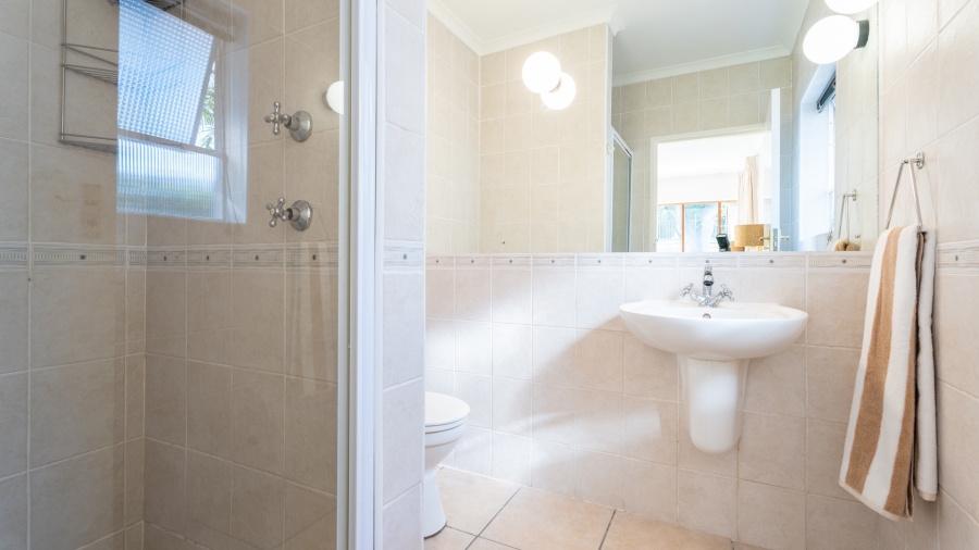 5 Bedroom Property for Sale in Uniepark Western Cape